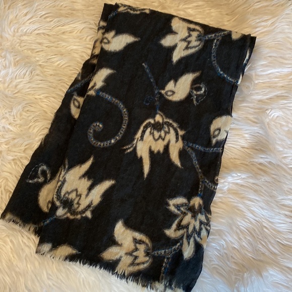 Lucky Brand Black Floral Embroidered Wrap or Scarf - Picture 4 of 8